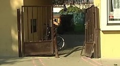 Zhrzený muž Sabině (15) uřízl nohu, matku propíchl vidlemi