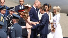 První Macronova návštěva Británie po brexitu. Gestem vzbudil pozornost