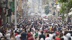 Na Zemi už žije skoro 8 miliard lidí. Kvůli covidu jich přibylo méně, než se čekalo