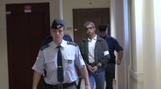 Brutálně znásilnil nevlastního syna, odsedí si sedm let