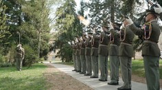 Smuteční akty i exhibice pro veřejnost: Co všechno musí zvládnout vojáci čestné stráže