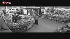 VIDEO: Takhle vykrádali pokladny. Sklapla past