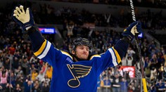 Vrána dalšími dvěma góly rozhodl o výhře St. Louis. Trefili se další čtyři Češi