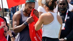 Serena v bolestech. Finále musela vzdát kvůli problémům se zády