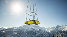 Spektakulární přílet! V Alpách dostal zabrat Cayman i nová 911