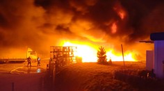 Za požár na Mladoboleslavsku může žhář. Škoda je tři miliardy