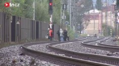 Šel po kolejích se sluchátky na uších, v Děčíně ho zabil vlak