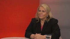Kdyby zapomněl přiznat milion někdo z naší vlády, jsou plná náměstí, říká Dostálová