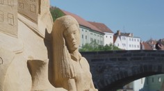 V Písku začala výstava pískových soch. Letos znázorňují spřízněná města
