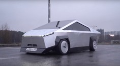 Ruský Cybertruck. Nemá dveře a pod plechem schovává starou Ladu