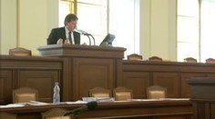 Kdo chyběl ve Sněmovně nejvíc? Vlček chce trestat
