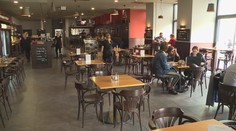 Lidé jedí kvůli koronaviru doma. Do restaurací se na meníčka nehrnou