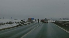 Řidiči vystoupili na silnici z aut a poprali se. Řeší to policie