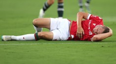 Manchester prohrál s týmem ze 4. ligy. Navíc poslal lídra soupeře do nemocnice