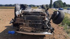 Na Vysočině se srazila dvě auta. Zemřela řidička a pět lidí skončilo v nemocnici