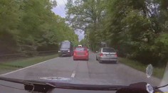 Divoká honička na Pardubicku. Policisté naháněli auto, vytáhli i zbraň
