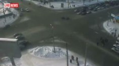 VIDEO: Opilý řidič vrazil do davu chodců na přechodu