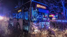 U Košic narazil autobus do stromu. Na místě je více zraněných