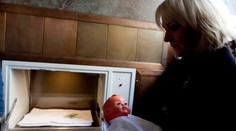 Matka se VZDALA DÍTĚTE ze zdravotních důvodů! Šestidenní miminko dala do BABYBOXU