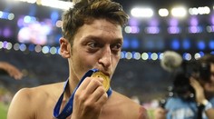 Mesut Özil je charakter! Zaplatil operaci 23 dětem