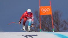 Královskou disciplínu sjezd vyhrál Beat Feuz. Rozhodla jedna desetina