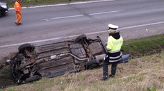OPILÝ řidič UJEL z benzínky BEZ PLACENÍ! Na útěku se PŘEVRÁTIL NA STŘECHU!