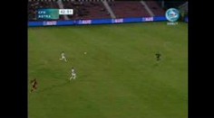 VIDEO: Faul na kriminál. Gólman skosil hráče jako v kung-fu