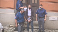 Měsíční dceru měl po hádce upustit z okna. Soud otce poslal na 18 let za mříže