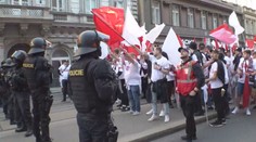 Průvod slávistů byl dlouhý stovky metrů. Policie přichystala nadstandardní bezpečnostní opatření