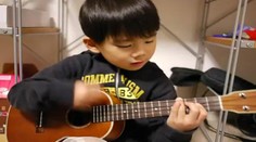 PĚTILETÝ Japonec VÁLÍ NA UKULELE jako profík! PODÍVEJTE SE!