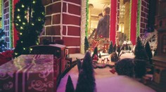 Hotel zdobí neobvyklé dílo. V hale vyrostla chaloupka celá z perníku