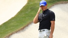 Pozor táto, letí míček! Golfista McIlroy trefil na Masters svého otce