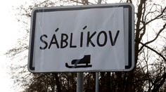 Z Velkého Oseku je Sáblíkov. Bydlí tam zlatá Martina