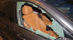 Zloděj útočil hlavně na luxusní vozy. Policie radí, co rozhodně nesmí v autě zůstávat