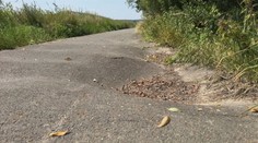 Povodeň zničila cyklostezku u Krnova. Už téměř rok ji musejí lidé objíždět