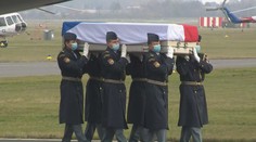 Mrtvá vojákyně je zpátky v Česku. Michaelu přivezl armádní speciál