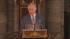 Král Karel III. vyrazí poprvé do zahraničí. Přenocuje v nejdražším berlínském hotelu