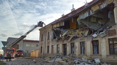 Ve Znojmě vybuchl bytový dům. Sutiny pod sebou uvěznily několik lidí