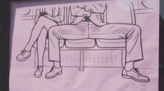 Pražský dopravní podnik bojuje proti obtěžování v MHD. Používá k tomu plakáty