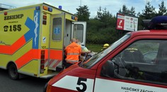 DĚSIVÁ NEHODA! Auto vylétlo ze silnice. Zemřel v něm člověk!
