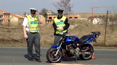 Devatenáctiletý mladík nedal přednost motorce. Její řidič zemřel