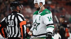 K.O. v prvním kole! Rozhodčí složil na led hvězdu NHL