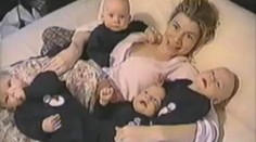 ÚŽASNÉ VIDEO: Tak se smějou čtyři mimina a mamina! Na povel