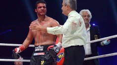 Čtyři kola, a ring se zalil krví! Kličko podesáté obhájil mistrovský titul