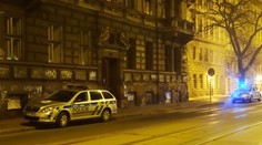Divná smrt. Muž si v pražském bytě napouštěl vanu, zkolaboval a utopil se