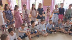 Děti dostaly vysvědčení. Letošní rok byl velmi náročný, popsala ředitelka školy