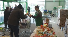 V potravinové sbírce padl rekord. Zboží dostanou samoživitelky i děti z Klokánků