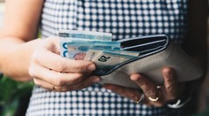 Žena našla peněženku plnou peněz. Policie pátrá po majiteli