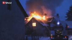 Těhotná žena vyskočila z okna hořícího domu!
