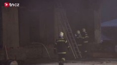VIDEO: Noční požár sila na Jihlavsku. Obilí se podařilo zachránit